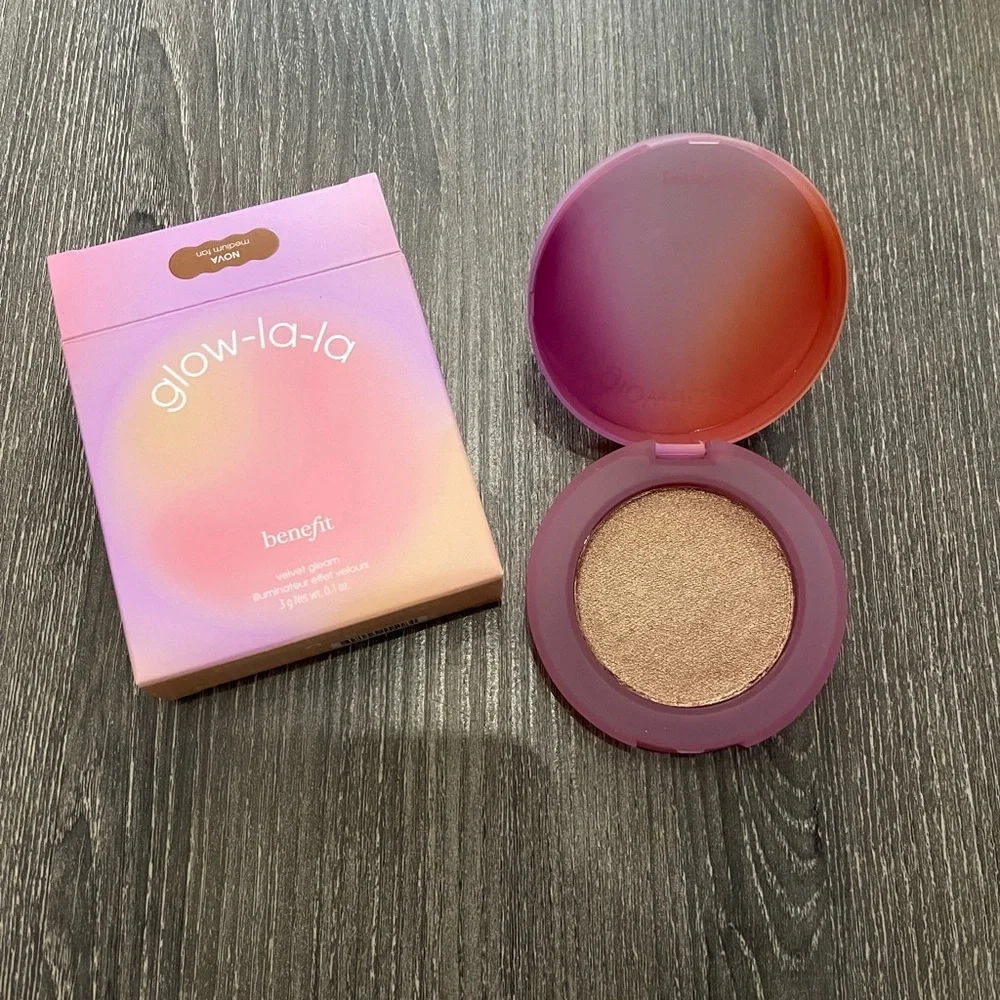 NEW Benefit Cosmetics Glow-La-La Blurring Powder Highlighter Nova